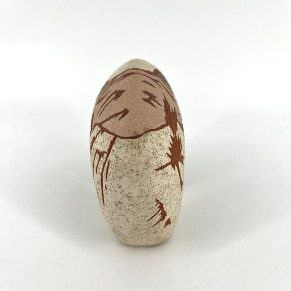 NATIVE AMERICAN HAND-ETCHED/PAINTED BEAR SCULPTURE SIGNED - Picture 2 of 13